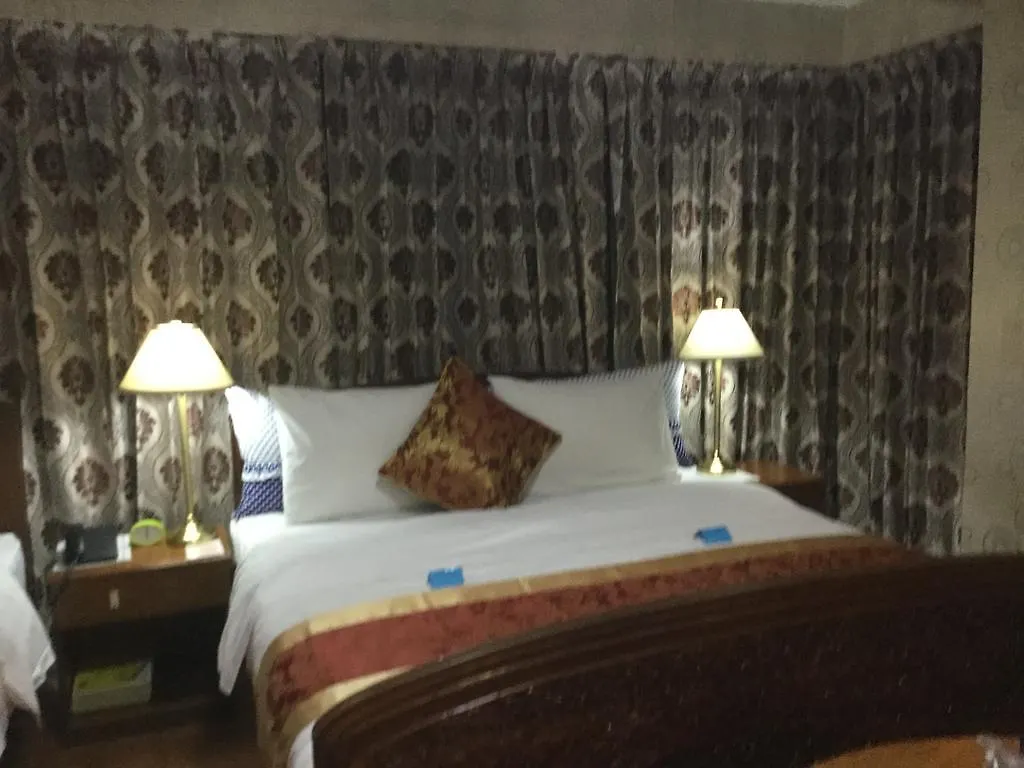 Crystal Palace Hotel Γιανγκόν